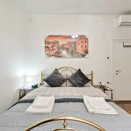 Living Venice Местре